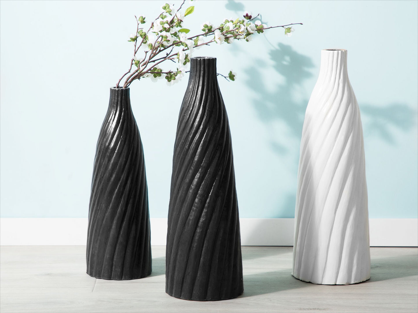 Terrakotta Dekovase 45 cm Schwarz Silber FLORENTIA