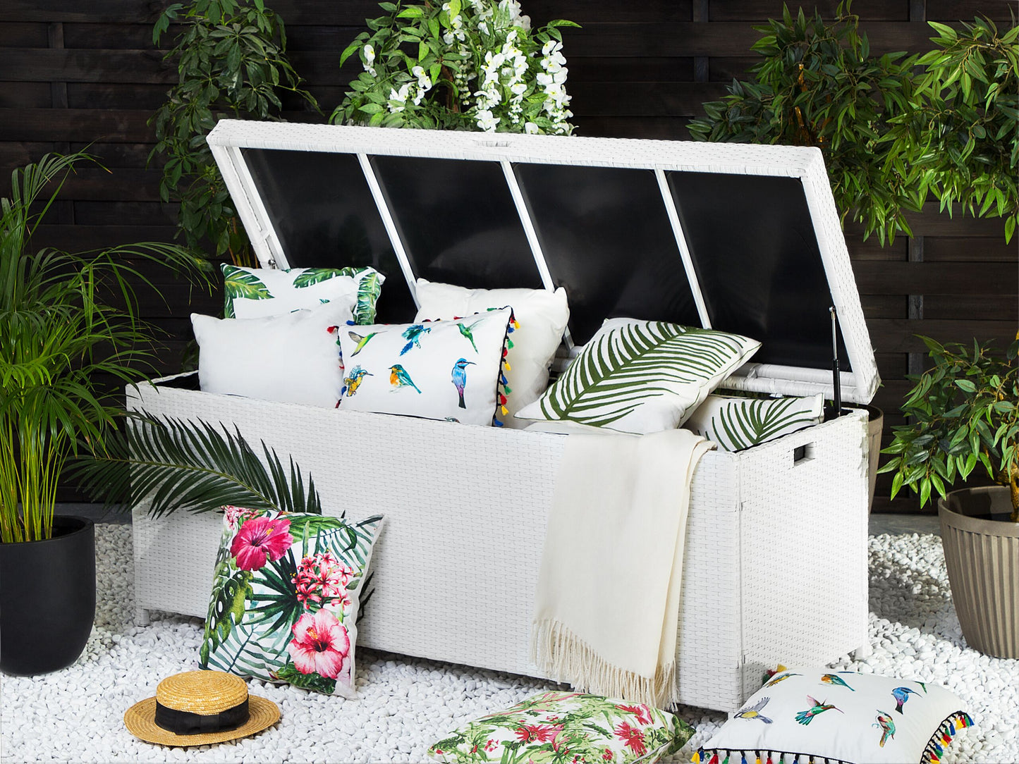 Aufbewahrungsbox MODENA Polyrattan 158 cm 63 cm Weiss