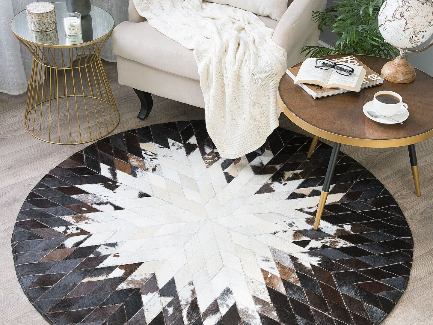 Teppich Kuhfell schwarz / weiss ⌀ 140 cm Patchwork Kurzflor KELES