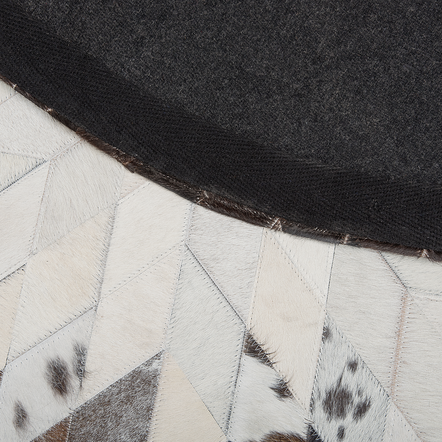 Teppich Kuhfell schwarz / weiss ⌀ 140 cm Patchwork Kurzflor KELES