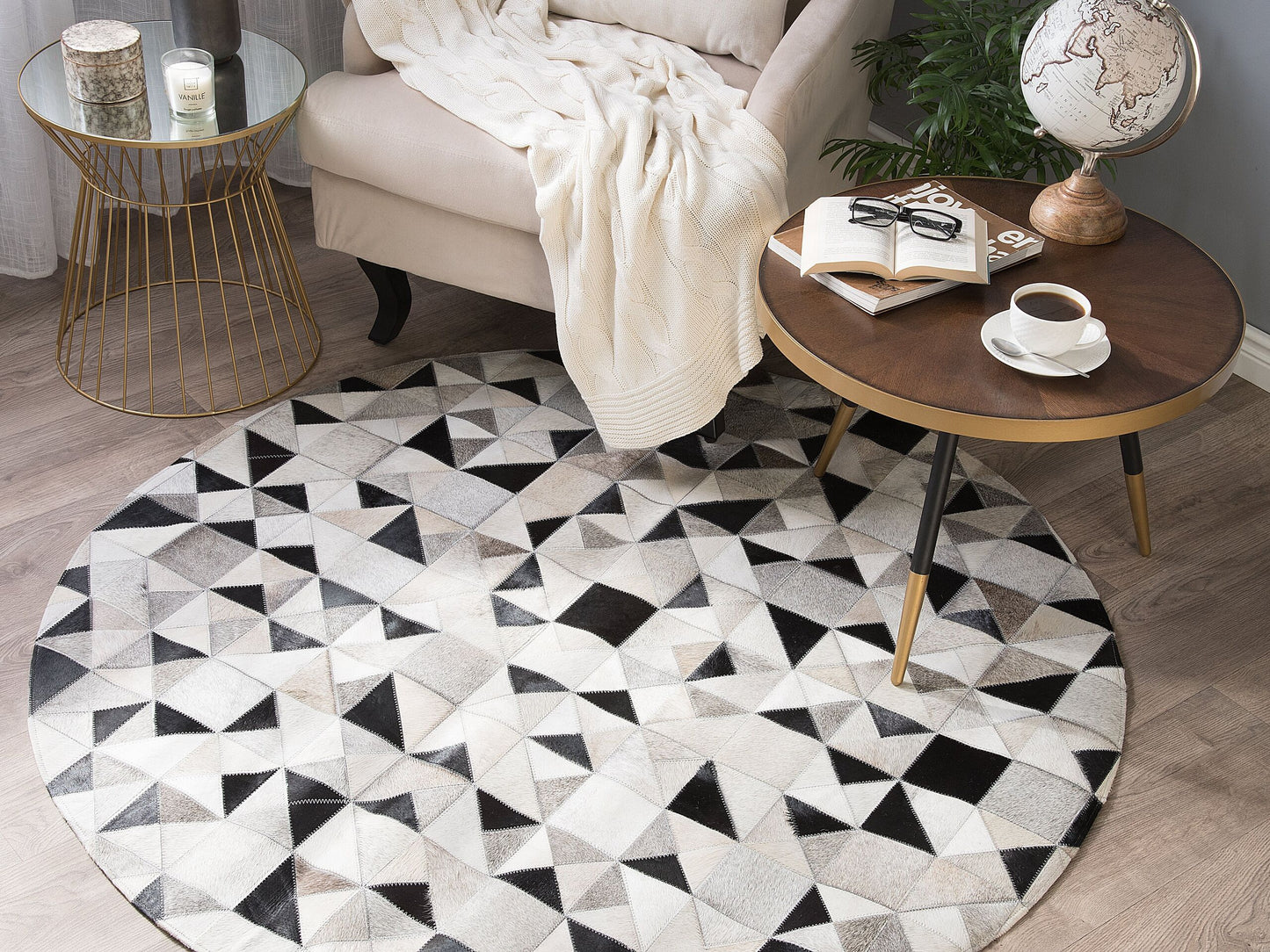Teppich Kuhfell grau / schwarz ⌀ 140 cm Patchwork Kurzflor KIRKLAR