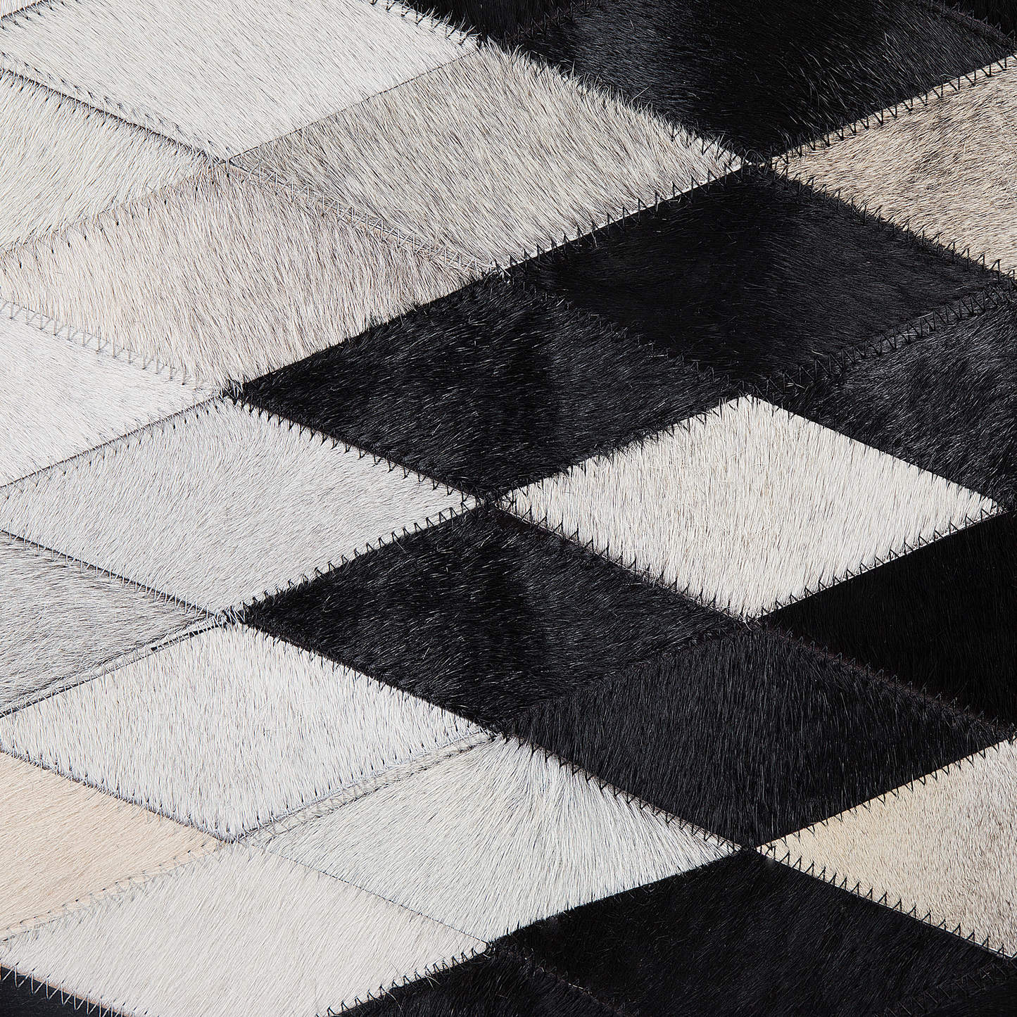 Teppich Kuhfell weiss / schwarz 160 x 230 cm Patchwork Kurzflor MALDAN