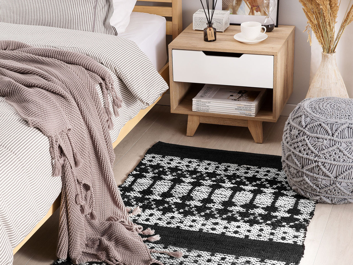 Teppich Leder schwarz / beige 80 x 150 cm abstraktes Muster Kurzflor SOKUN