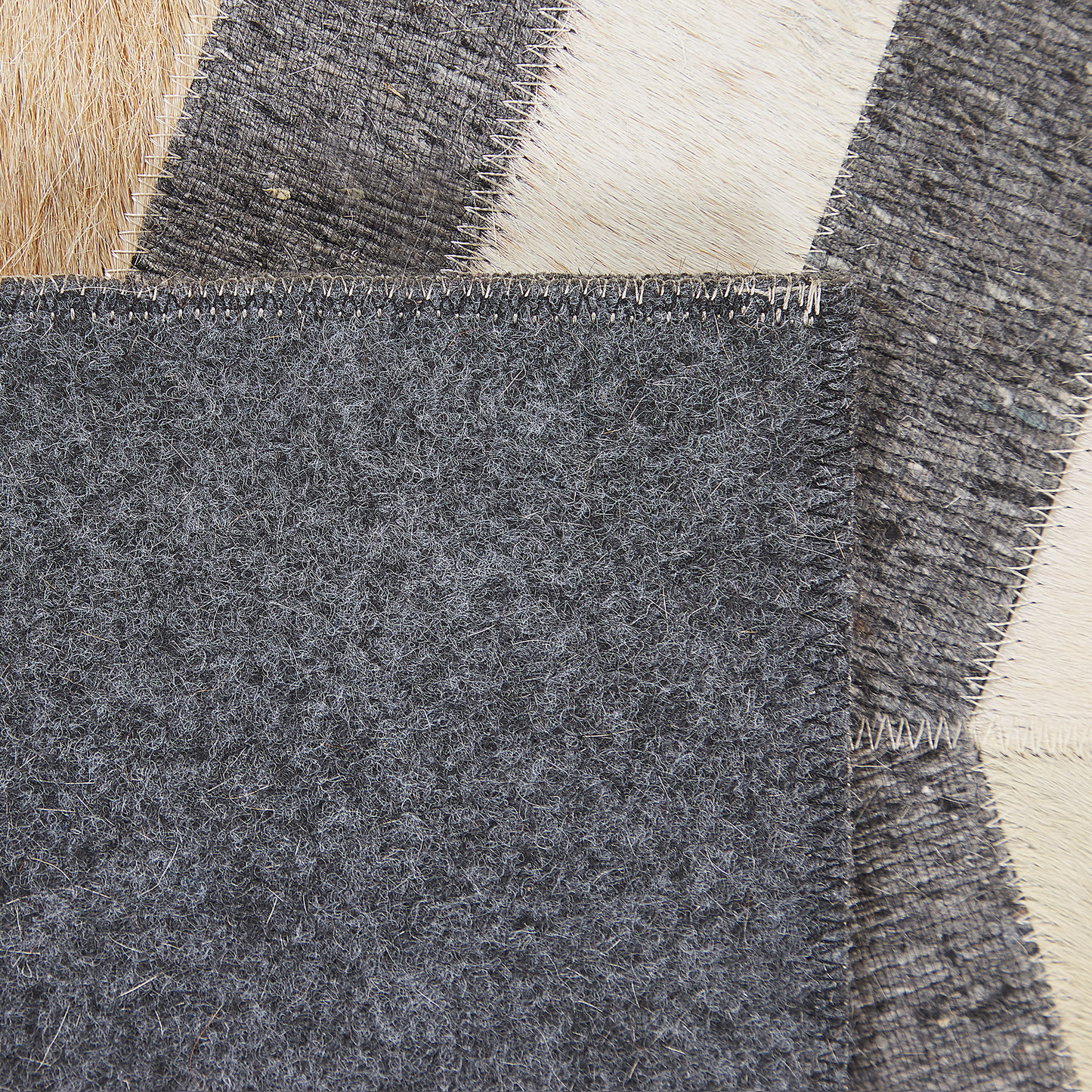 Teppich Kuhfell grau / beige 160 x 230 cm Patchwork Kurzflor BAGGOZE