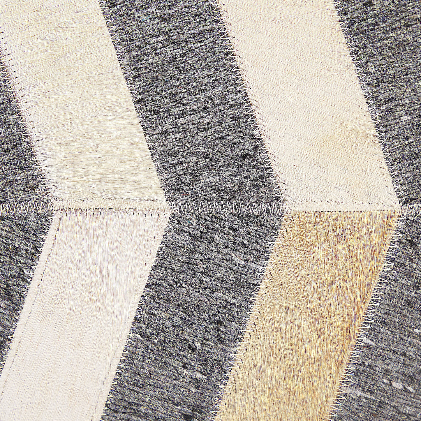 Teppich Kuhfell grau / beige 160 x 230 cm Patchwork Kurzflor BAGGOZE