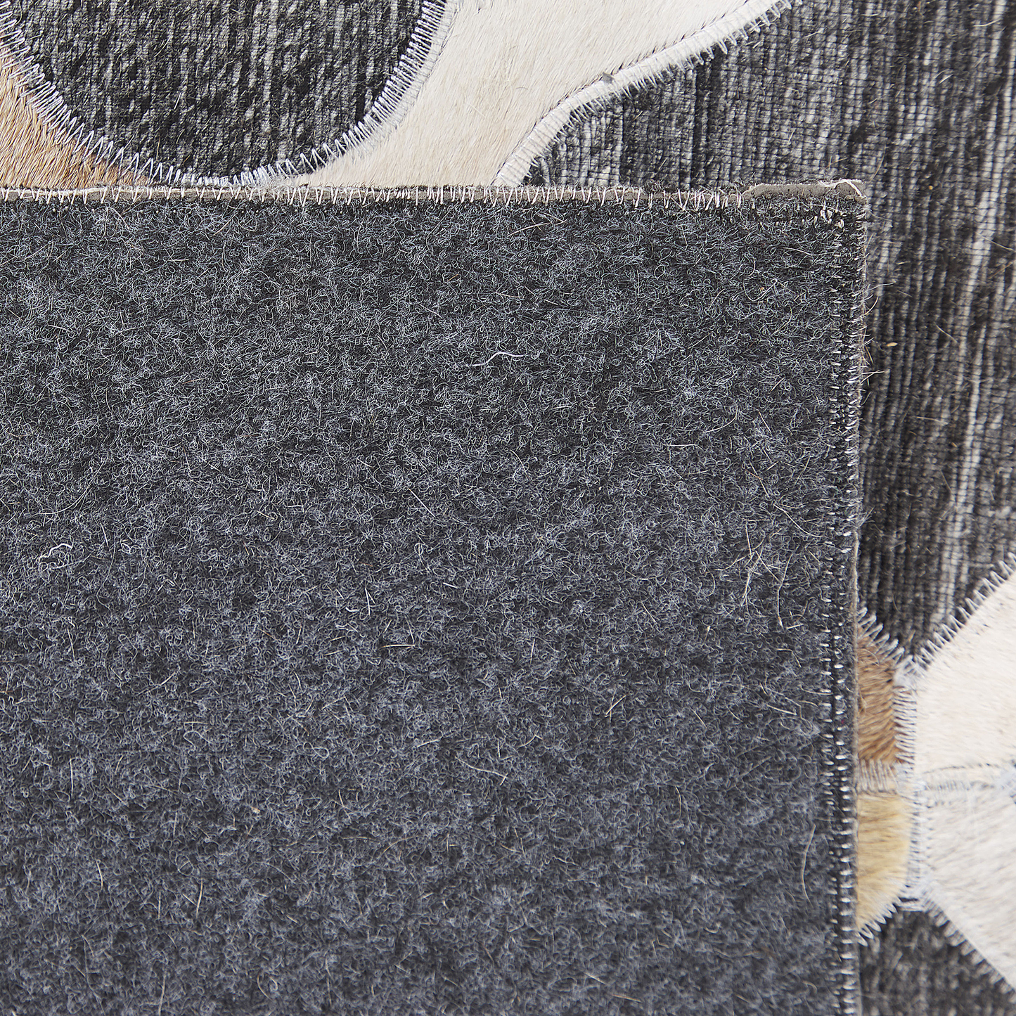 Teppich Kuhfell grau / beige 160 x 230 cm Patchwork Kurzflor ROLUNAY