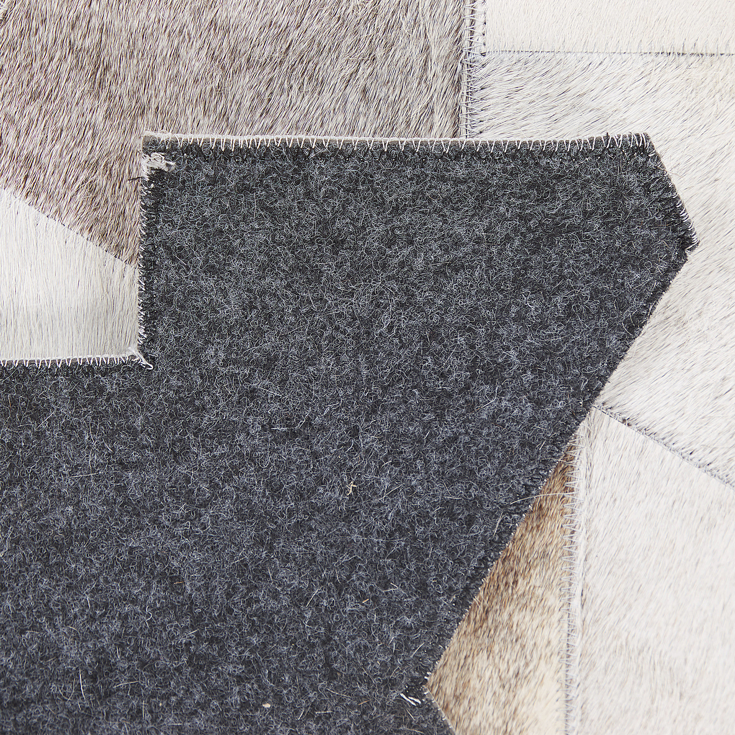Teppich Kuhfell grau / beige 160 x 230 cm Patchwork Kurzflor VARTO