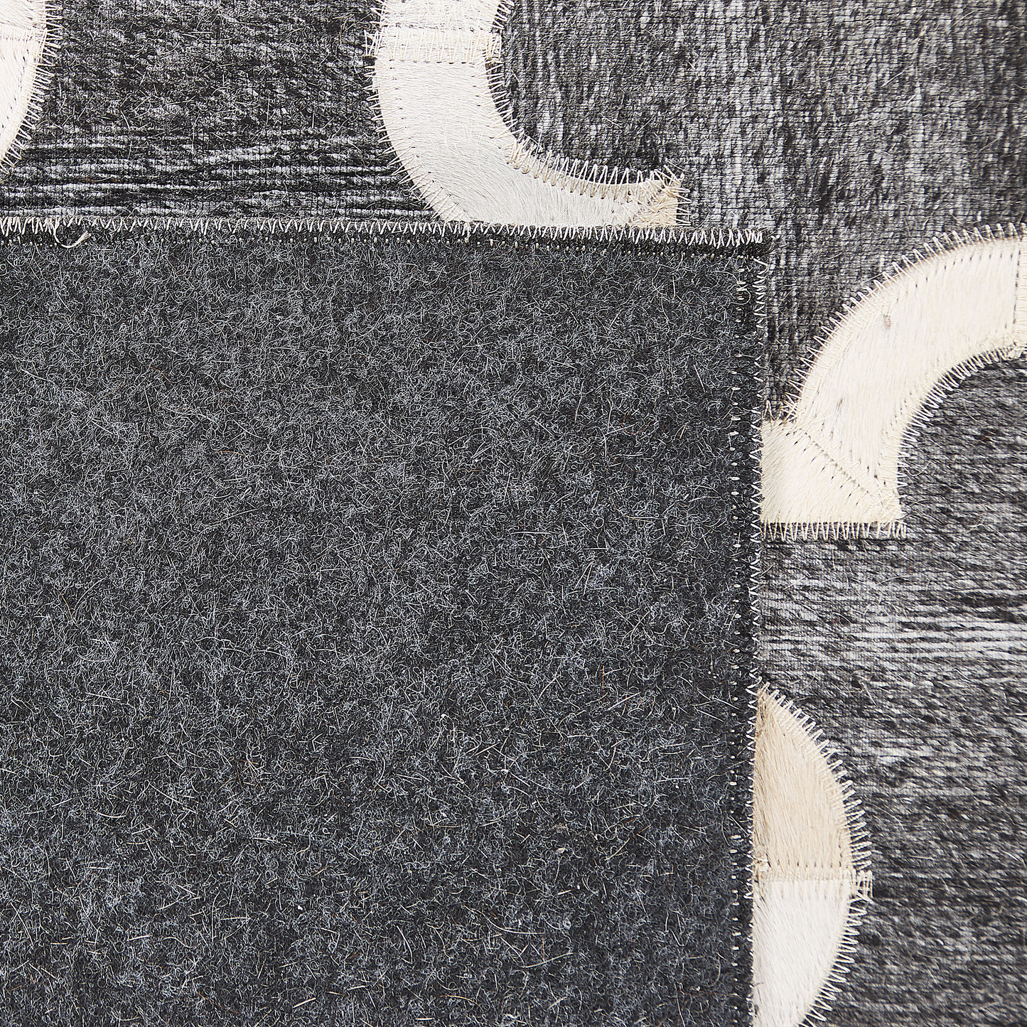 Teppich Kuhfell grau / beige 140 x 200 cm Patchwork Kurzflor YEDISU
