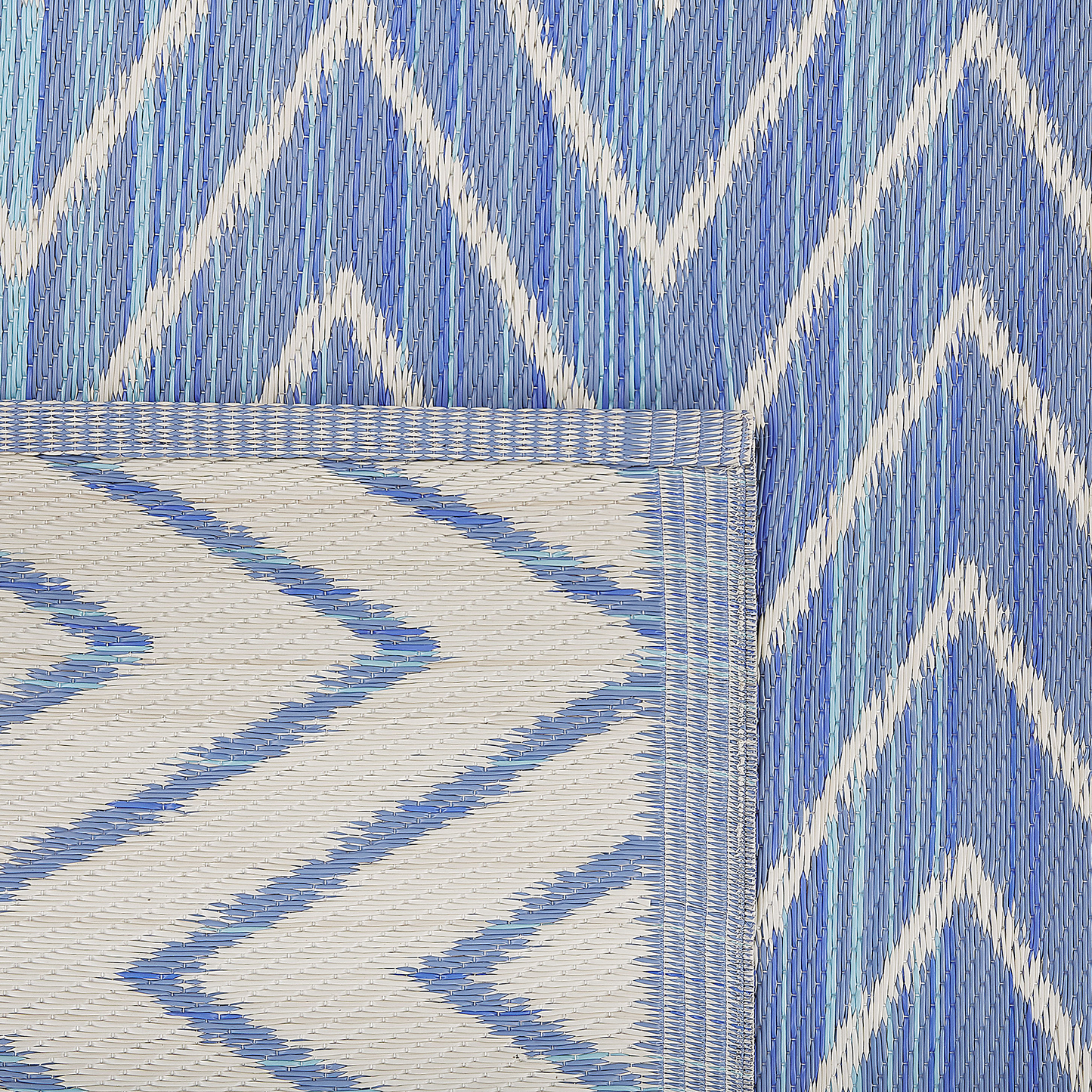 Outdoor Teppich blau 120 x 180 cm mit Zickzack-Muster Kurzflor BALOTRA