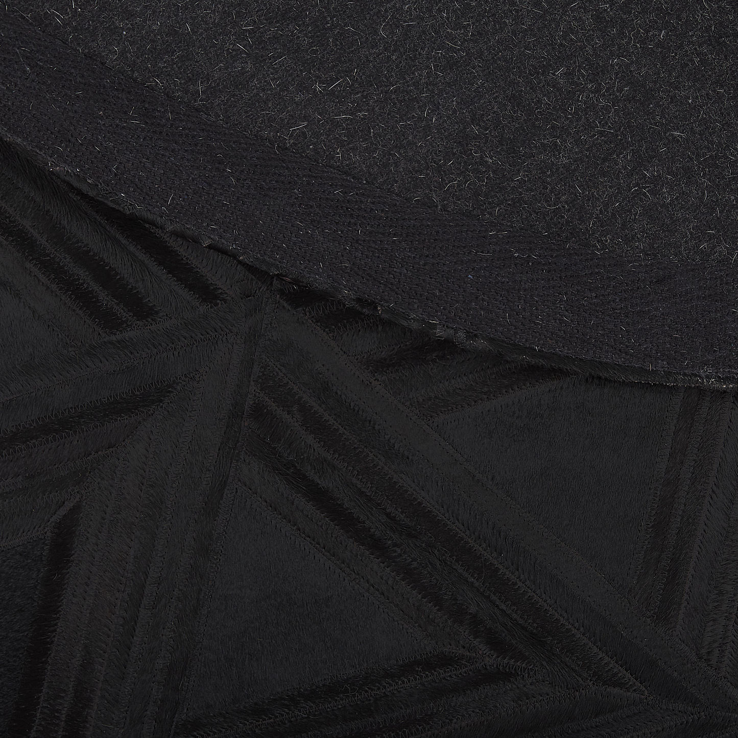 Teppich Kuhfell schwarz ⌀ 140 cm geometrisches Muster Kurzflor KASAR