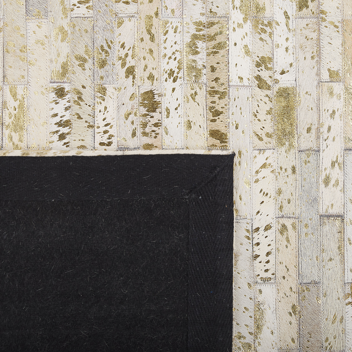 Teppich Kuhfell beige / gold 140 x 200 cm Patchwork Kurzflor TOKUL