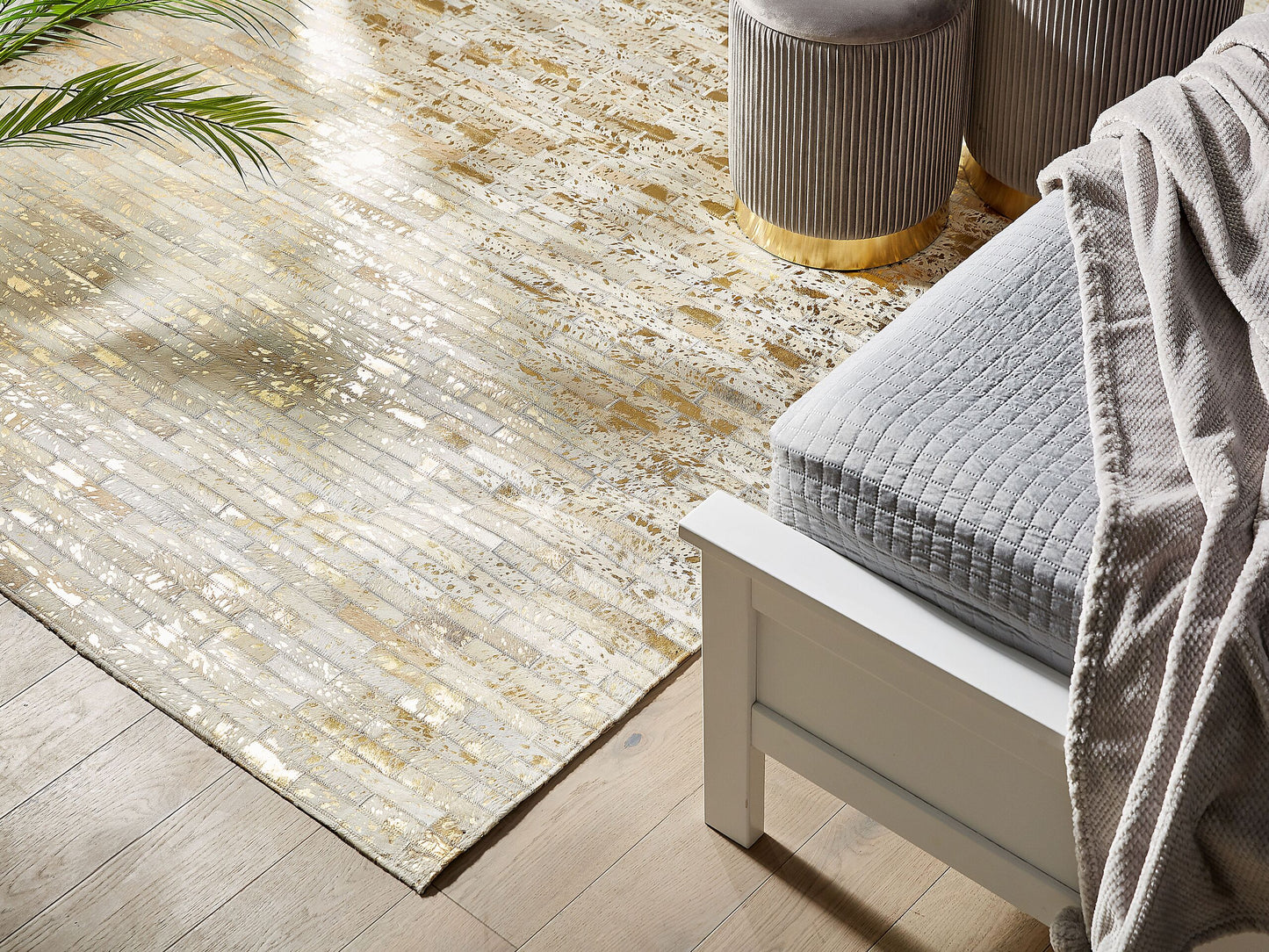 Teppich Kuhfell beige / gold 160 x 230 cm Patchwork Kurzflor TOKUL