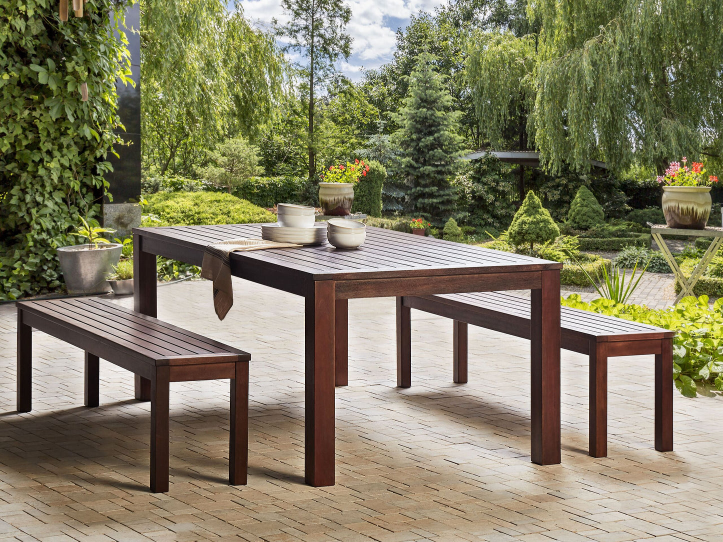 Gartentisch TUSCANIA 180 cm 100 cm Eukalyptusholz Dunkelbraun