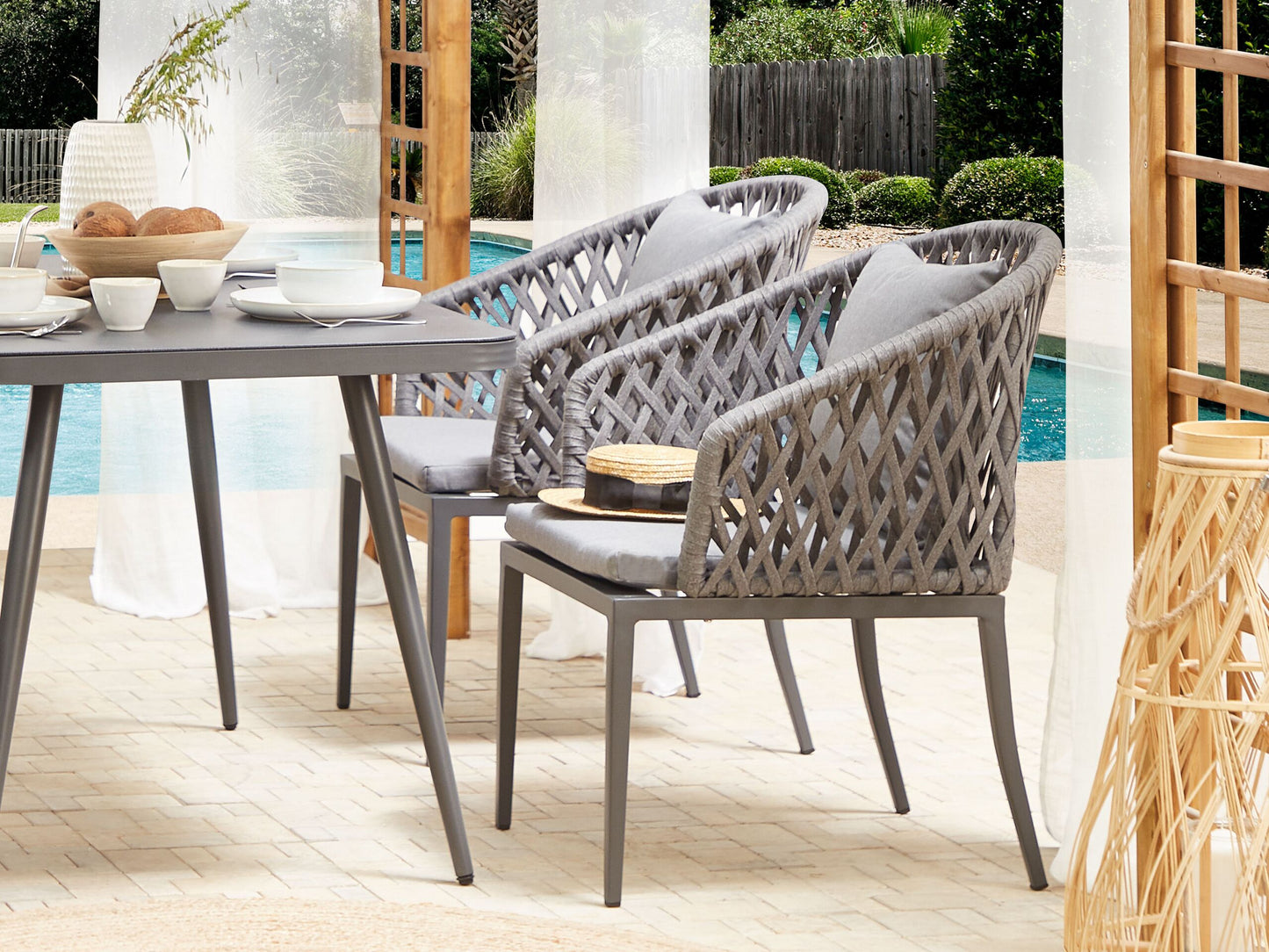 Set mit 2 Stühlen und Sitzkissen LIPARI Metall Grau