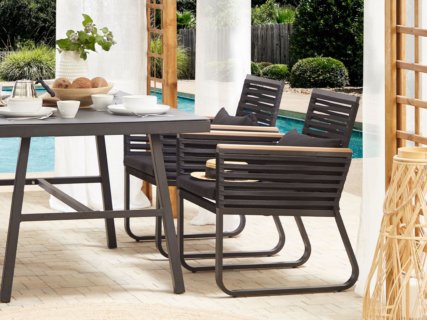 Set mit 2 Stühlen und Sitzkissen CANETTO Metall Schwarz
