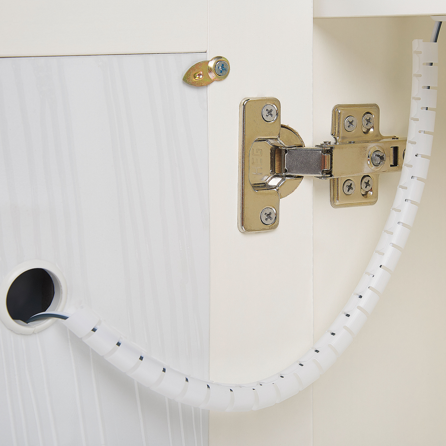 Bad-Spiegelschrank LED CHABUNCO 60 cm 60 cm Weiss