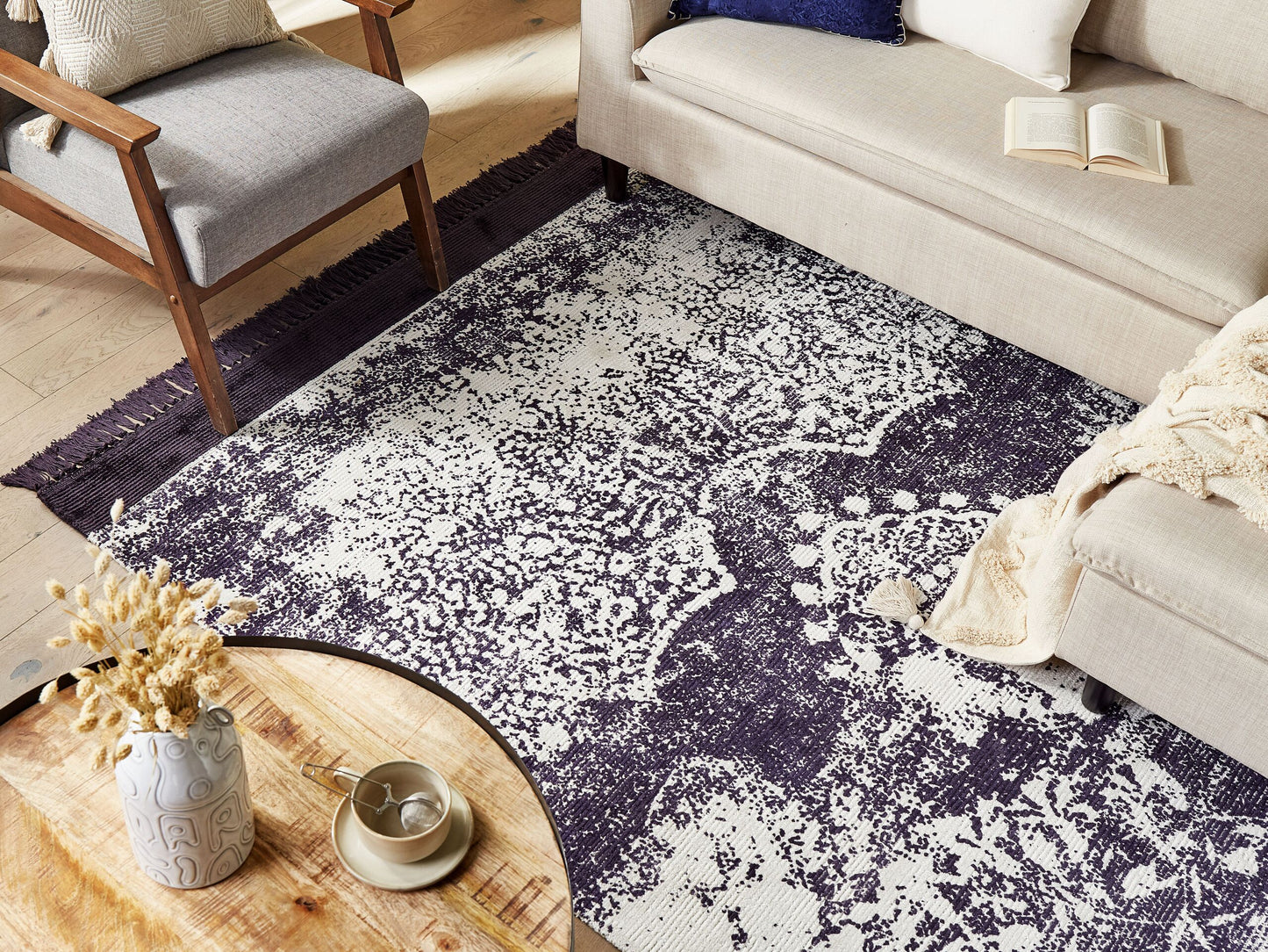 Teppich Viskose violett / weiss 160 x 230 cm orientalisches Muster Kurzflor AKARSU