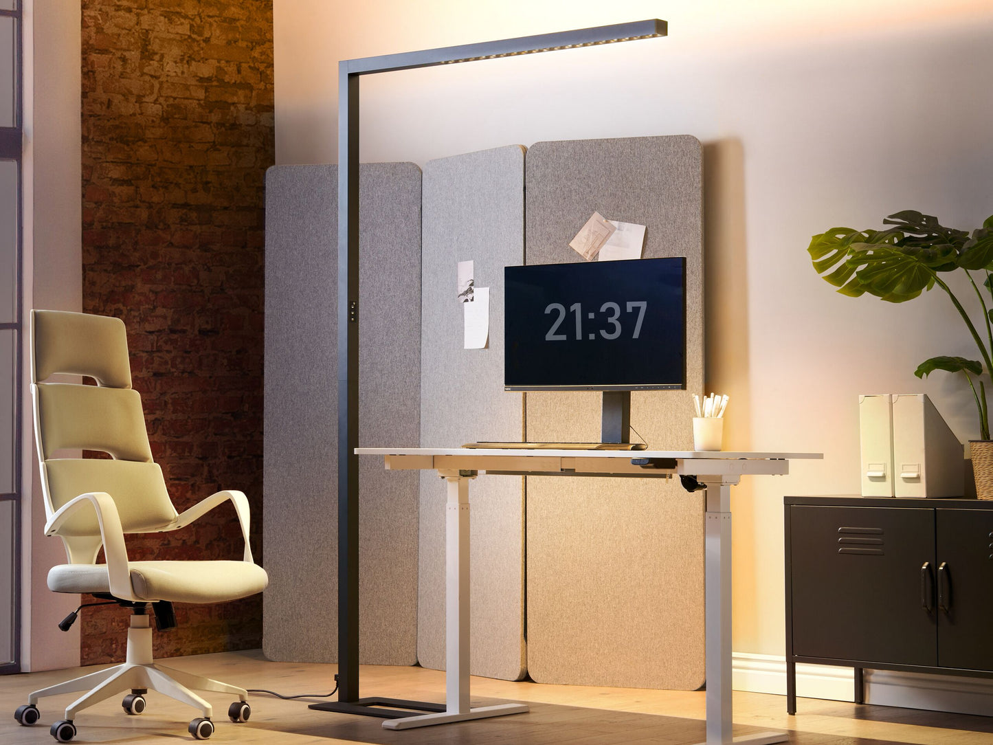 LED Stehlampe MENSA mit Bewegungsmelder Metall Schwarz