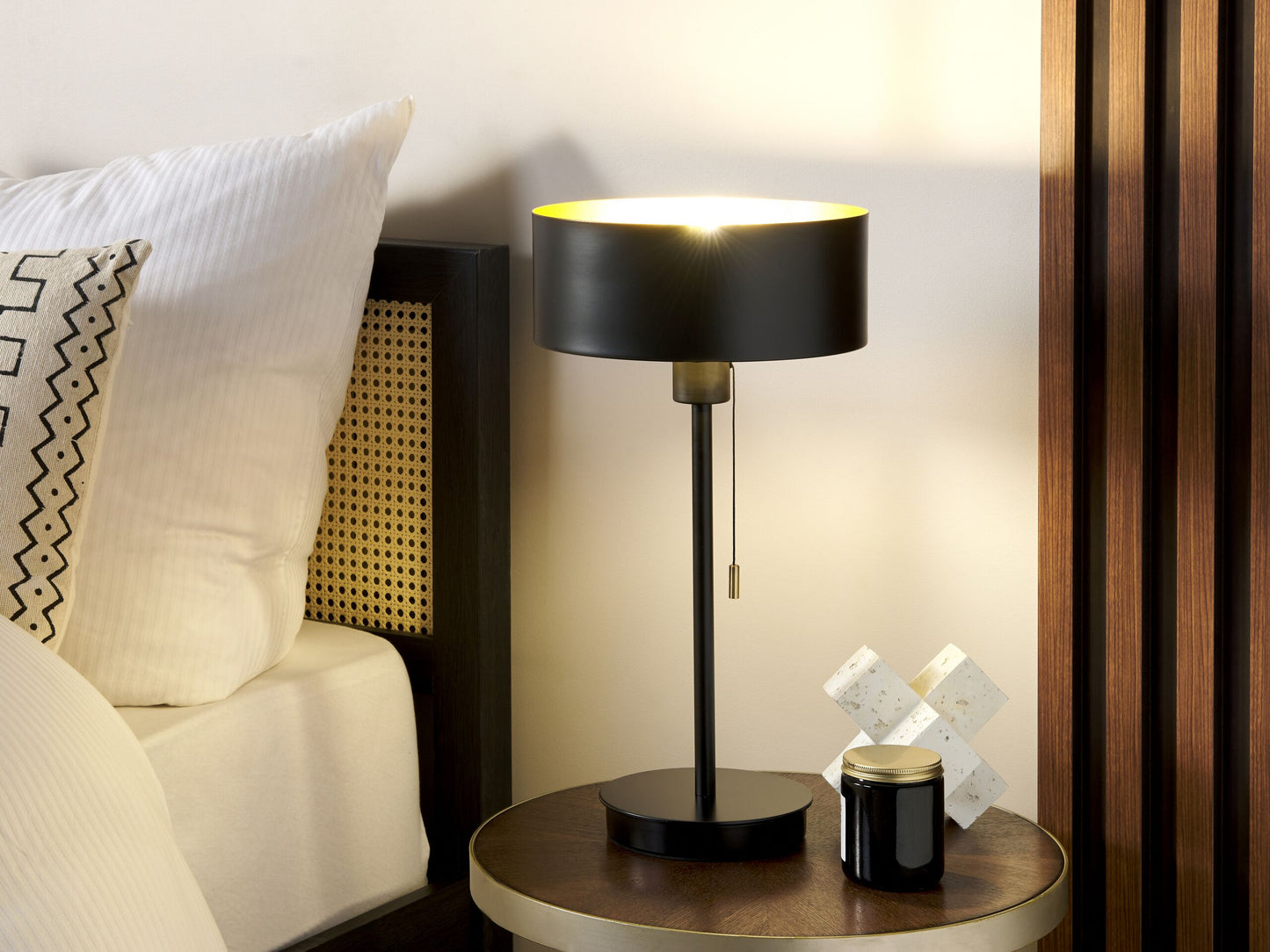 Tischleuchte ARIPO mit USB-Anschluss Metall Schwarz