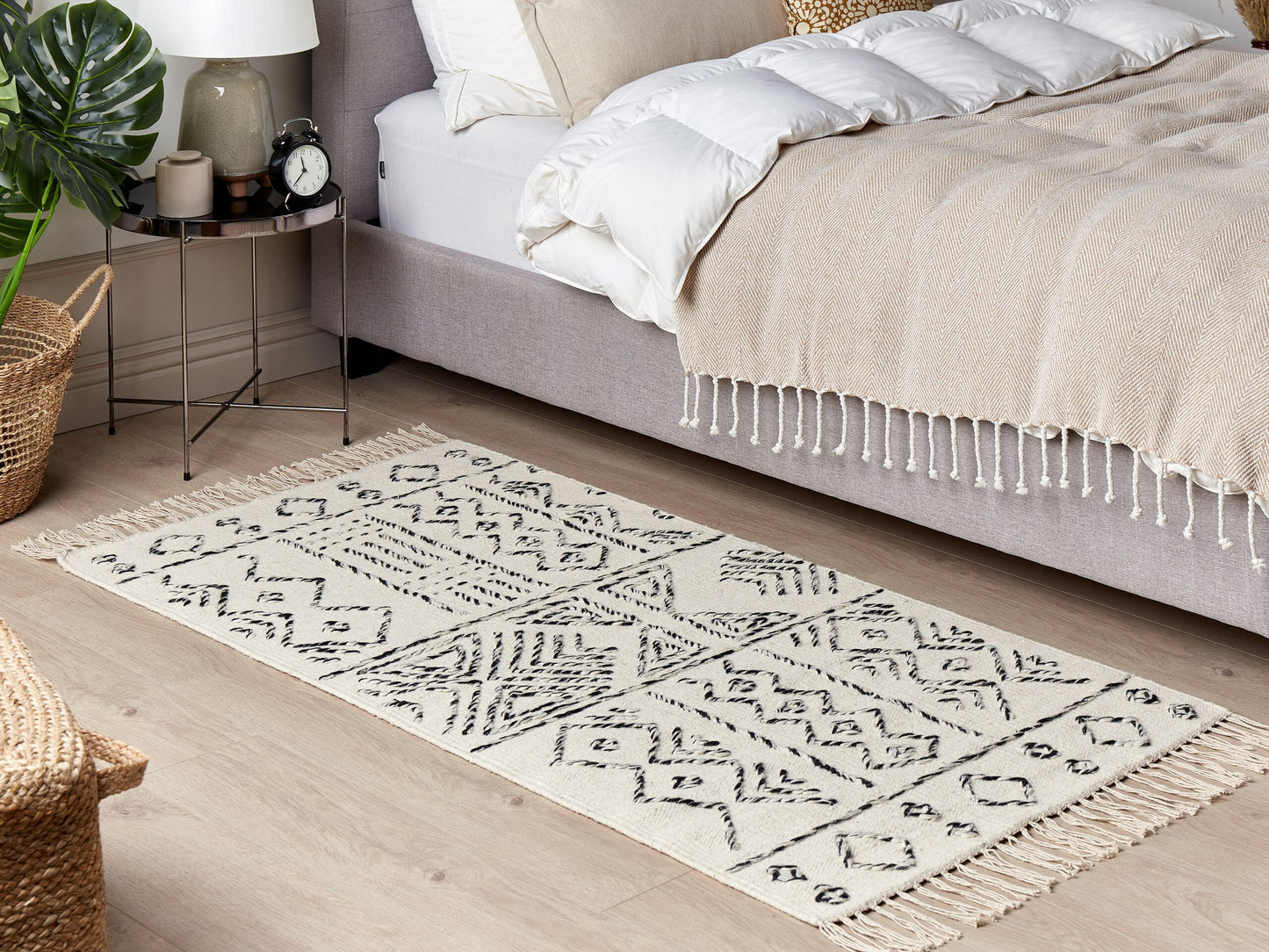 Teppich Wolle weiss / schwarz geometrisches Muster 80 x 150 cm Kurzflor ALKENT