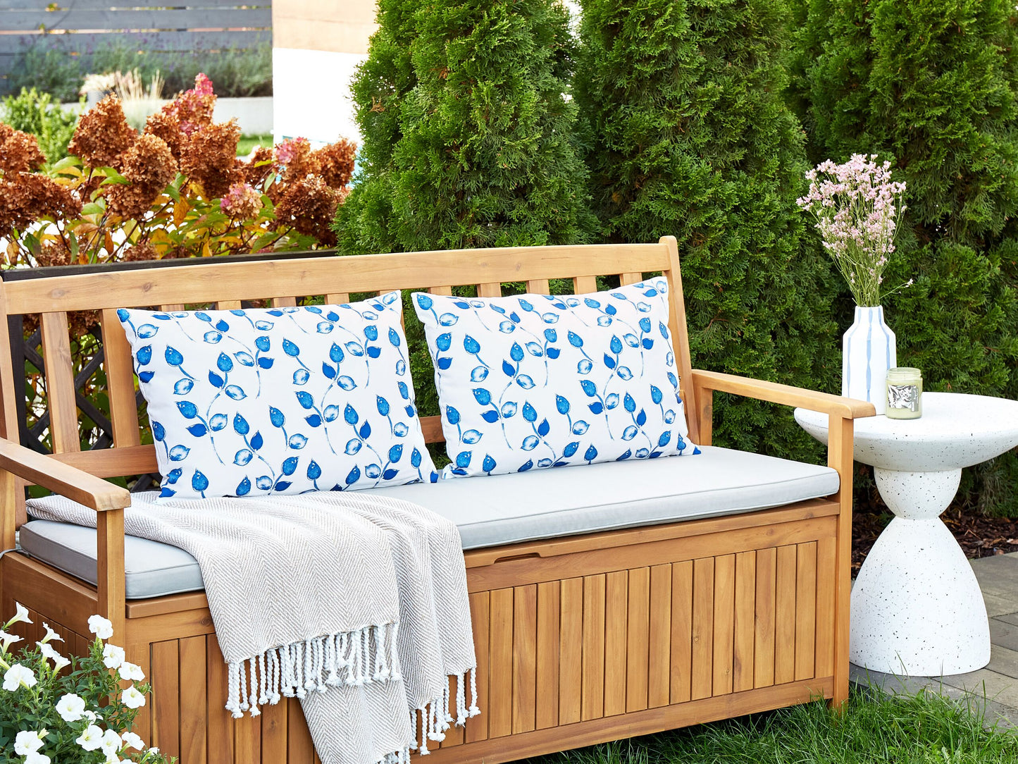 Gartenkissen 2er Set TORBORA Pflanzenmuster 40 x 60 cm Weiss Blau