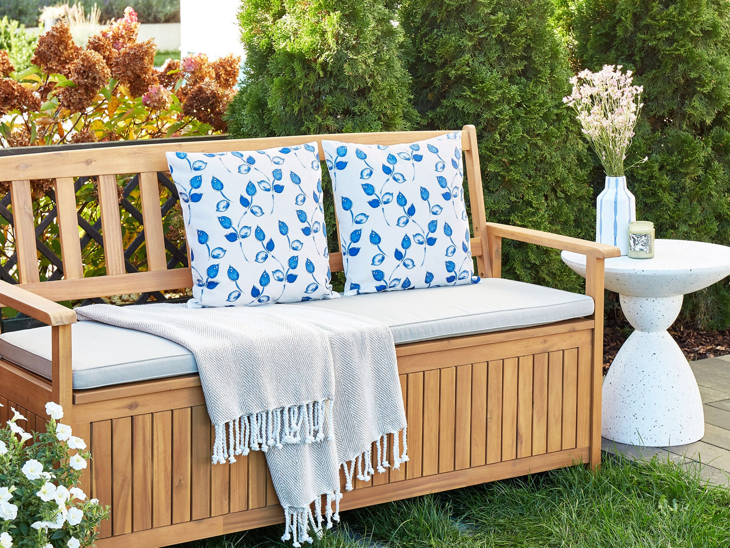 Gartenkissen 2er Set TORBORA Pflanzenmuster 45 x 45 cm Weiss Blau