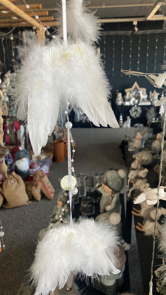 Girlande aus Federn mit 
6 Engelsflügeln und 
Perlenkette, Länge 150cm