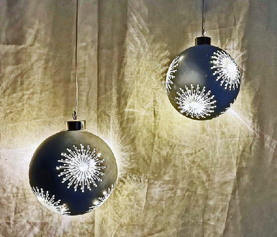 LED Glas Kugel schwarz mit Sternen mit 8 LED D10cm