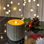 LED Wachskerze im Zement Topf 
warm weisses flackerndes Licht 
D10cm H 9.5cm