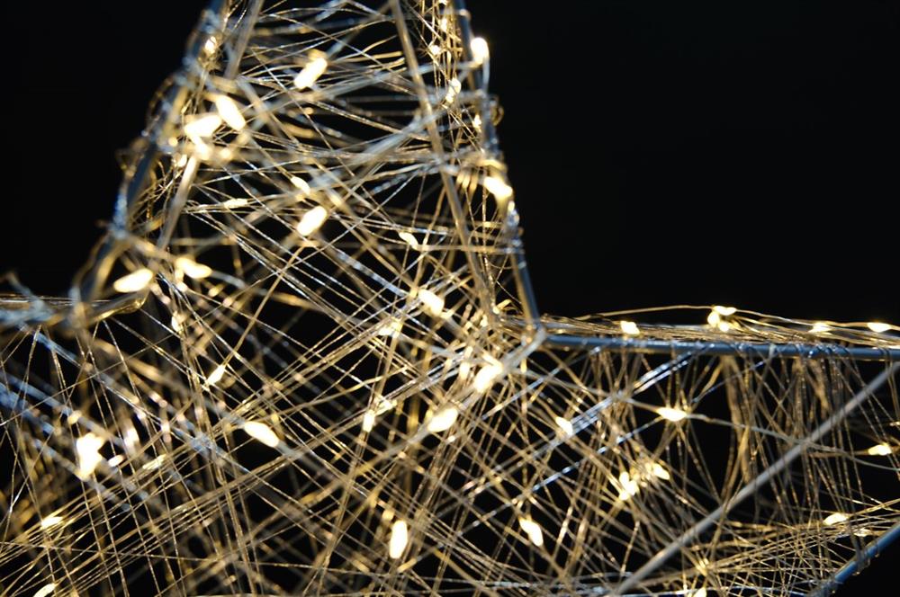 LED Stern Outdoor Metall
mit 80 LED
Farbe: Silber
D: 25cm - T:5cm