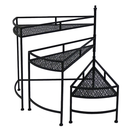 Pflanzenständer aus Metall halbrund 
3 Etagen 
Farbe schwarz 
H65cm