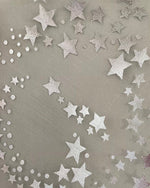 Dekostoff "Organza"- silber + silberne Sterne,
Design:Sternenwirbel,
Masse: 36cm x 300cm