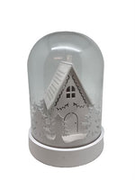 LED Glasglocke mit 3LED 
auf weissem Holz Sockel
Haus im Wald 
warm weisses Licht