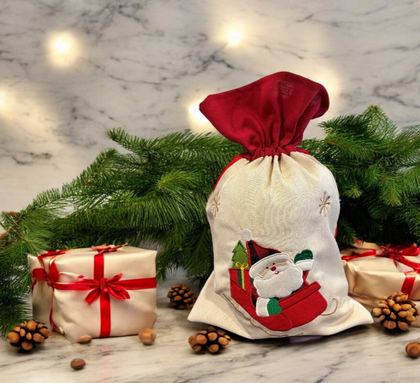 Jutesack mit rotem Zugband Santa im Schlitten Grösse: B:25cm H:35cm