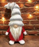 Deko Wichtel Santa stehend rot weiss mit flauschiger Mütze grau weiss