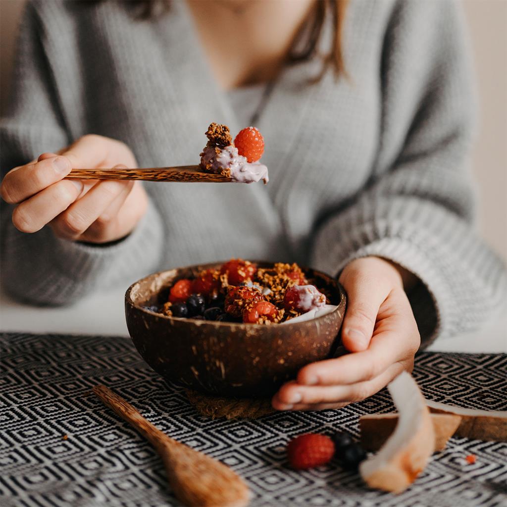 Kokosnuss Schalen 2er Set 2 Löffel plus 2 handgeknüpfte Schalenhalter