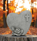 Trauerherz mit Blumen und Kreuz