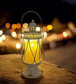 Laterne aus Metall in Altgrau mit Glaseinsatz