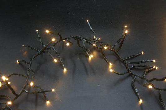 LED Outdoor "Cluster" Lichterkette 
560 LED warm weisses Licht
L: 560cm Kabelfarbe: Grün