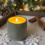 LED Wachskerze im ZementTopf 
warm weisses flackerndes Licht 
D9.5cm H10cm