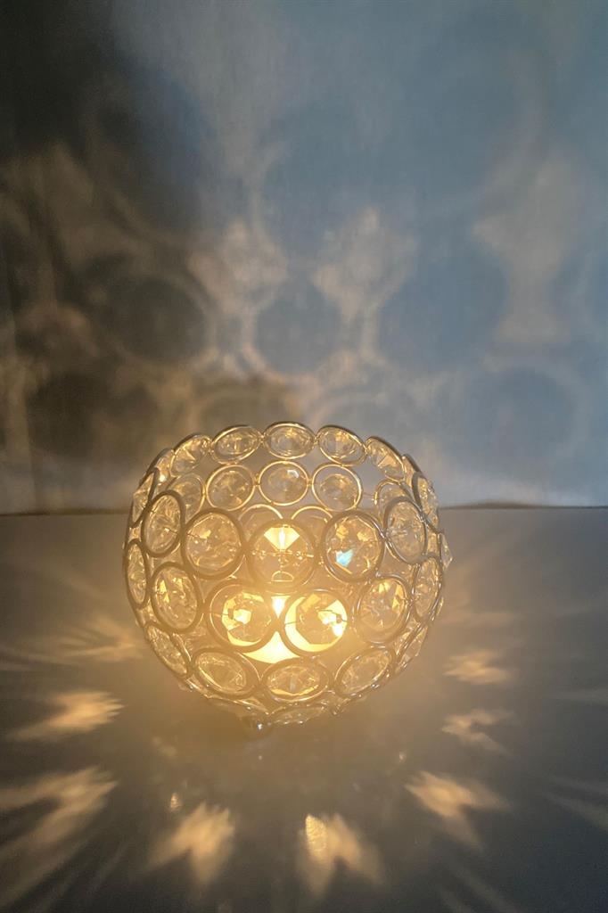 Kerzenhalter mit Strasssteinen 
und verchromtem Metallrahmen
D10cm H8.5cm