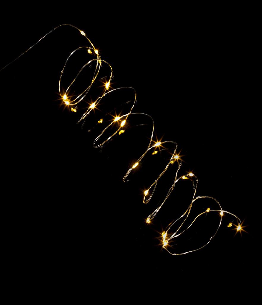 LED Micro Draht Lichterkette 40 LED
L: 390cm
silber Draht