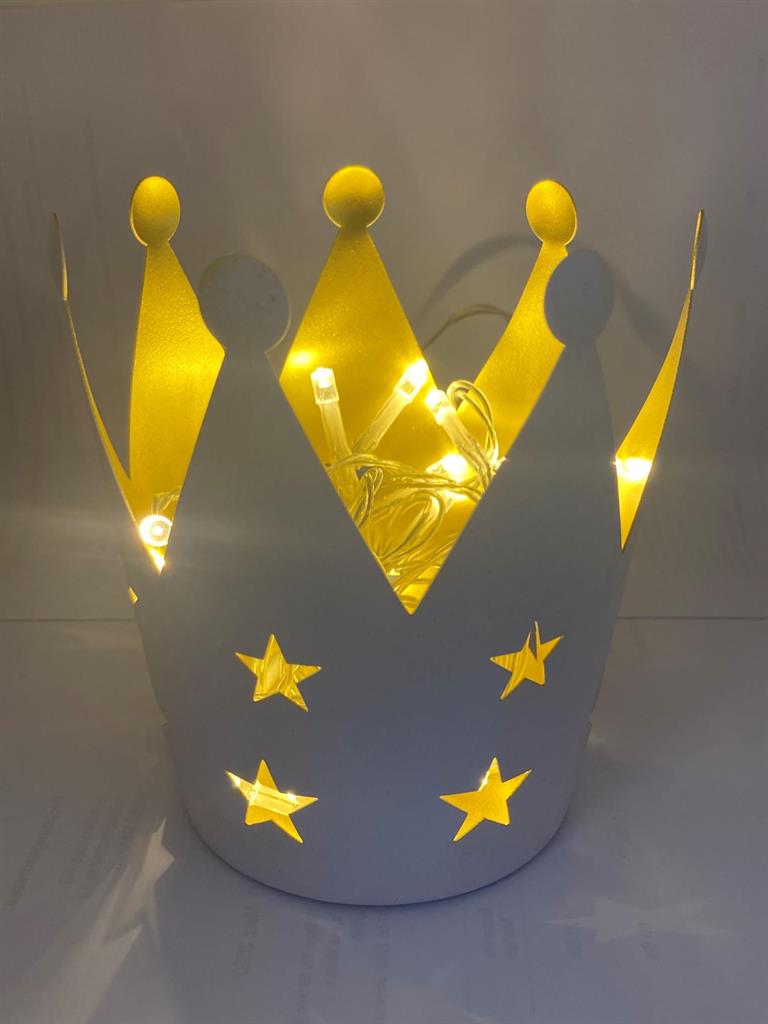 Kerzenhalter Krone aus Metall 
Farbe: aussen weiss - innen gold 
H12cm D11cm