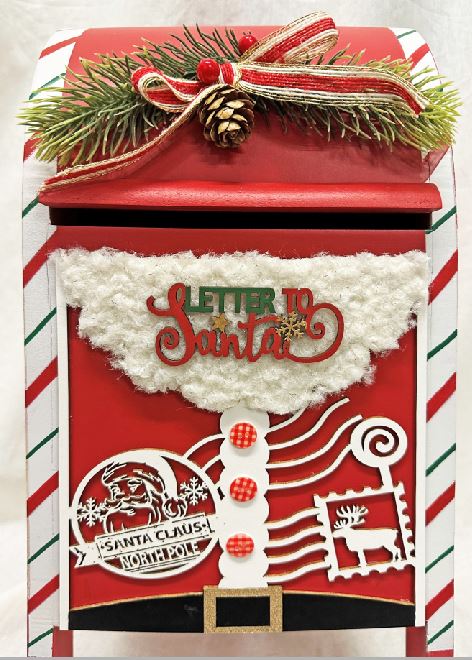 Deko Briefkasten Santa aus Holz bemalt in der Farbe rot H44.5cm
