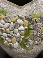 Pflanzentopf Herzförmig 
Polyresin mit Stein-Design 
Farbe: Grau 
37.5x23.5x33.5cm