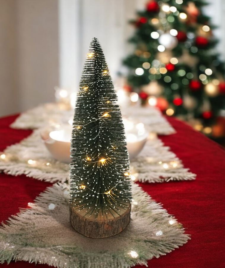 LED Tannenbaum Grün auf Holzsockel H:28cm D: 11cm Mit 10 Tautropfen LED