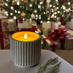 LED Wachskerze im Zement Topf 
warm weisses flackerndes Licht 
D10cm H 9.5cm