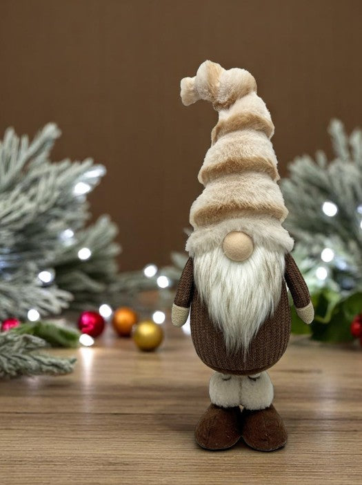 Deko Wichtel stehend braun weiss mit flauschiger Mütze braun weiss