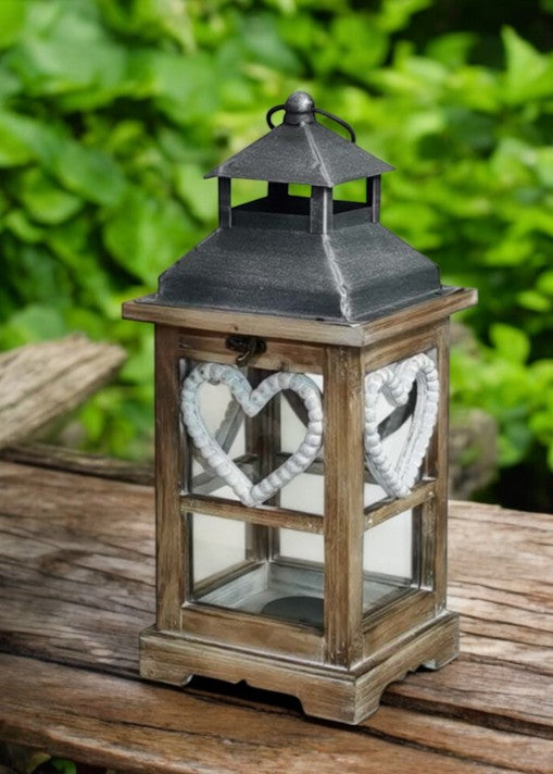 Laterne aus Holz mit Metalldach mit Herzmotiv Braun / Metalldach grau washed