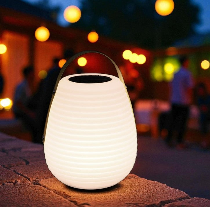 LED Solar Leuchte mit Henkel 
Rotationslampe mit Fernbedienung
Grösse: 20x20x28cm